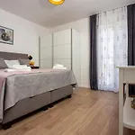 Apartmán Bura2 , With Private Parking In The Garage
