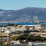 Apartmán Bura2 , With Private Parking In The Garage