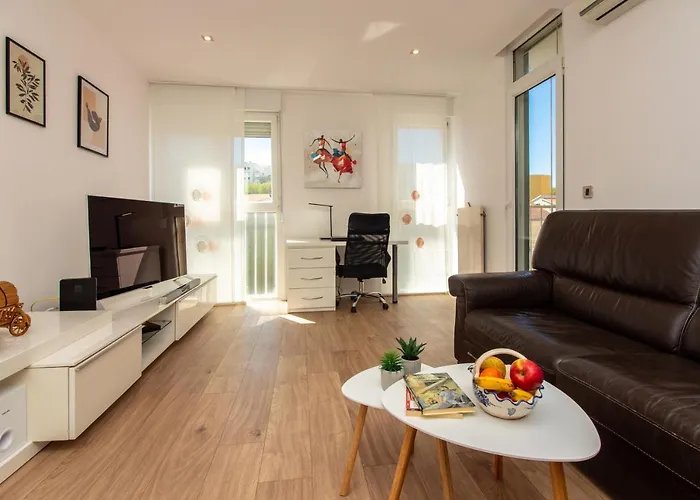 Apartment Bura2 , With Private Parking In The Garage *