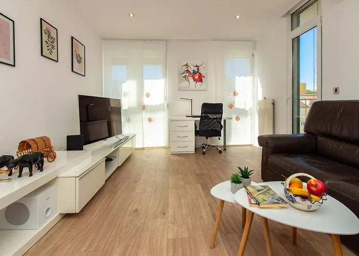 Bura2 , With Private Parking In The Garage Apartment
