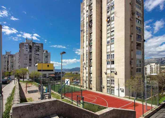 Bura2 , With Private Parking In The Garage Apartment *