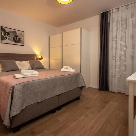 公寓 Bura2 , With Private Parking In The Garage