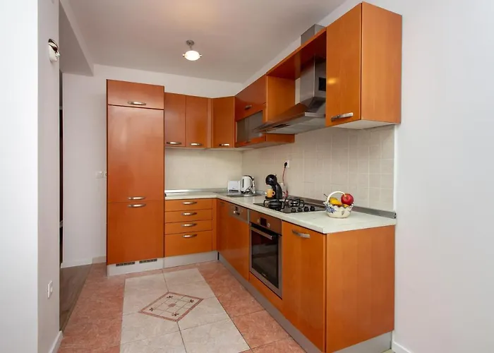 Bura2 , With Private Parking In The Garage سبليت