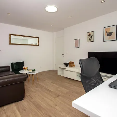 Bura2 , With Private Parking In The Garage * Split