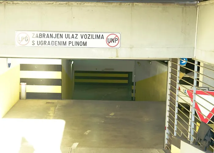 Bura2 , With Private Parking In The Garage