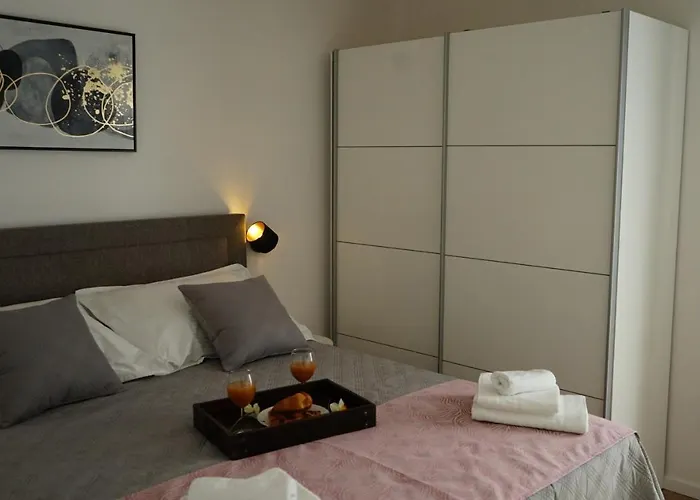 Bura2 , With Private Parking In The Garage Apartman Split