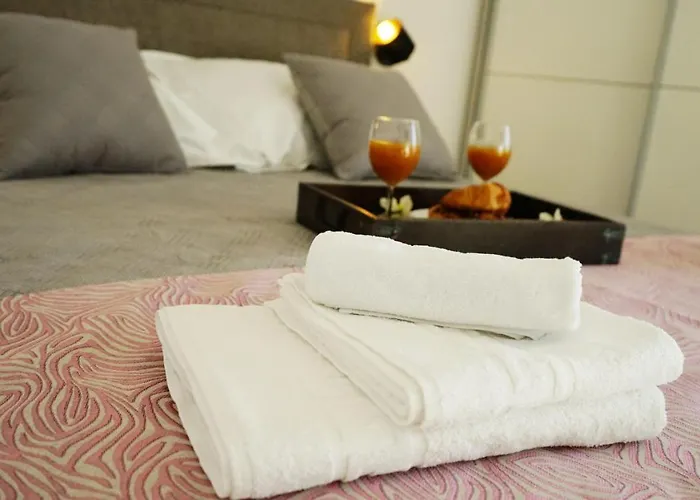 Bura2 , With Private Parking In The Garage Apartman Split