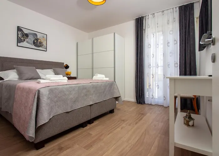 Apartman Bura2 , With Private Parking In The Garage
