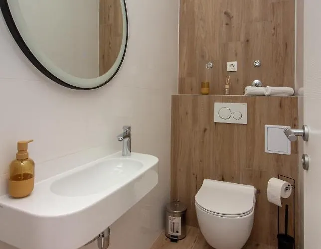 Bura2 , With Private Parking In The Garage Apartman *