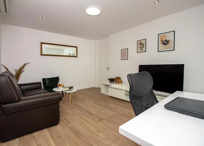 Bura2 , With Private Parking In The Garage * Split