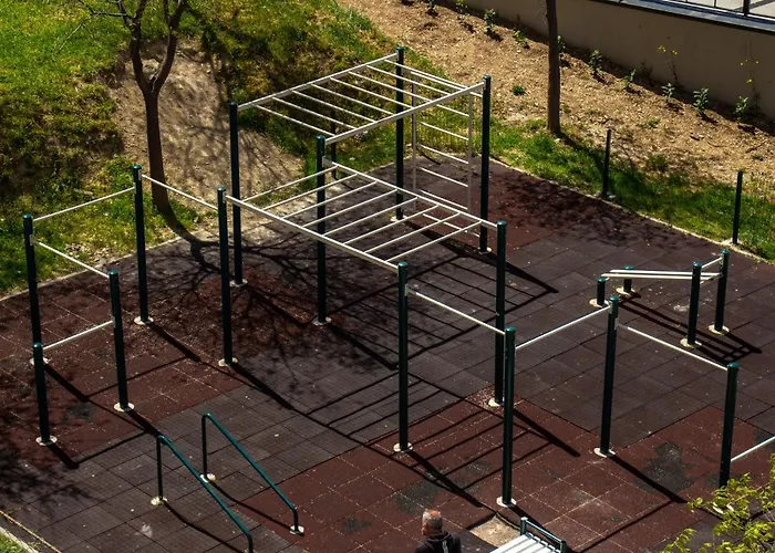 Bura2 , With Private Parking In The Garage Apartman