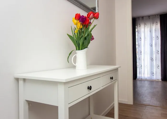 Bura2 , With Private Parking In The Garage Apartman *