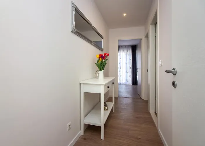 Apartman Bura2 , With Private Parking In The Garage *